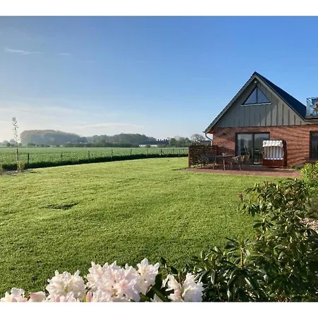 Apartament Tranquil With Garden